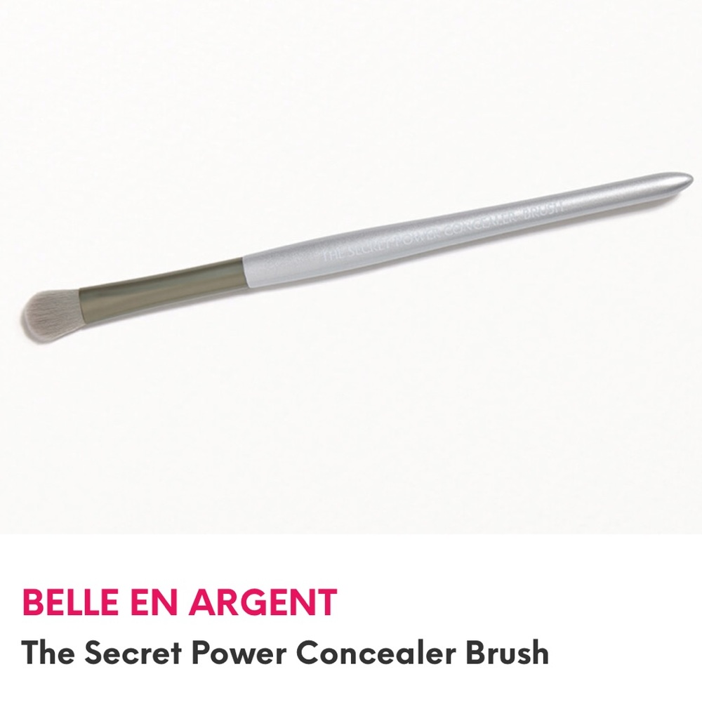 BELLE EN ARGENT
The Secret Power Concealer Brush
